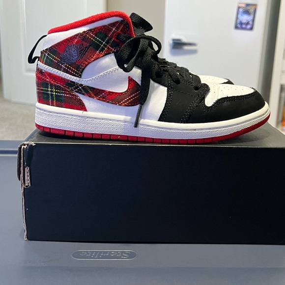 Jordan | Shoes | Jordan Mid White Plaid 
